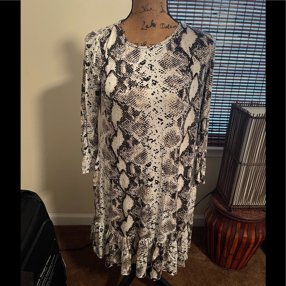 Beige and Black snake print